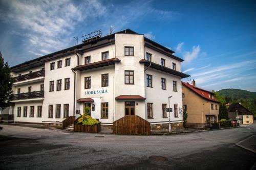 Mala Skala Hotel | Hotel Skála