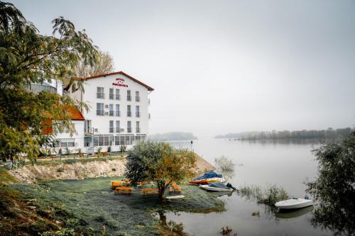 Corabia Hotel | Hotel Sucidava