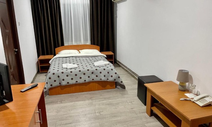 Bechet Hotel | Hotel Tata Si Fii