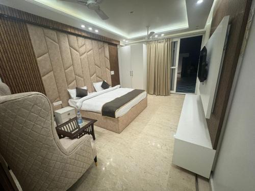 East of Kailash Hotel | Hotel the royal Oakes