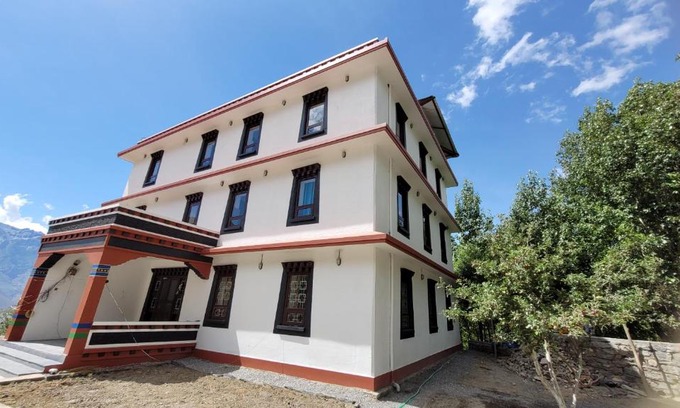 Mustang Hotel | HOTEL TRI-RATNA -A Contemporary Rammed Earth Hotel