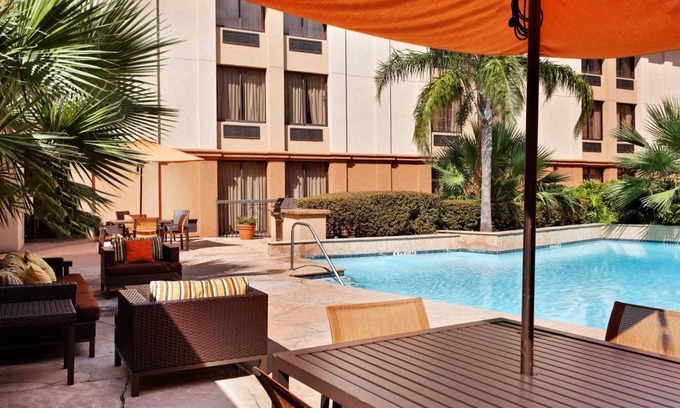 Brookhollow Hotel | Hotel