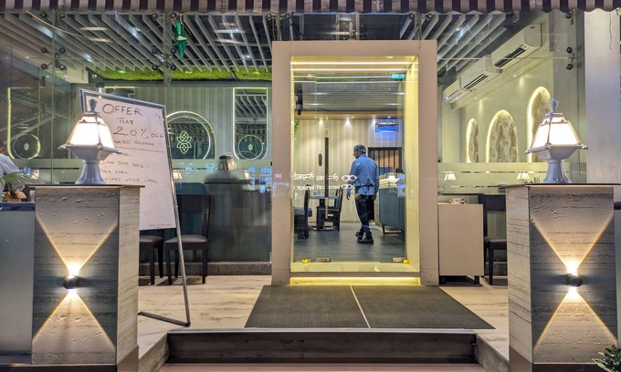 Kopar Khairane Hotel | Hotel Varishtta