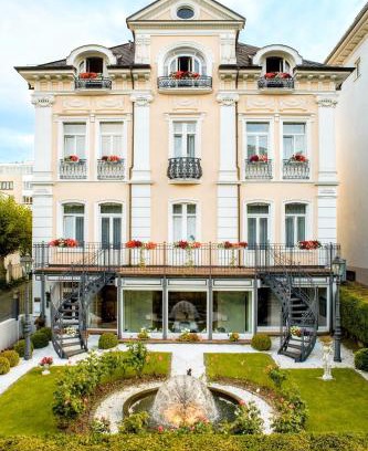 Bad Homburg v.d. Hoehe Hotel | Hotel Villa am Kurpark