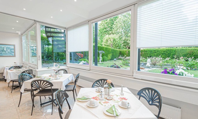 Bad Homburg v.d. Hoehe Hotel | Hotel Villa am Kurpark