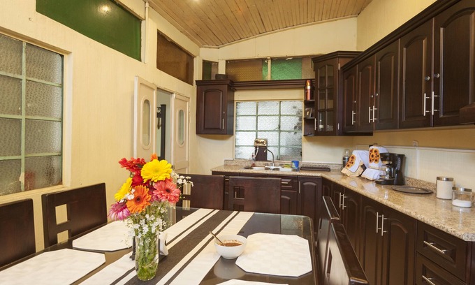 Quetzaltenango House | Hotel Vintage Casa las Flores