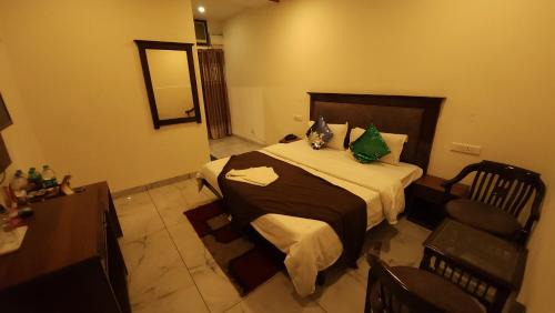 Sector 22 Hotel | Hotel VRS INNS