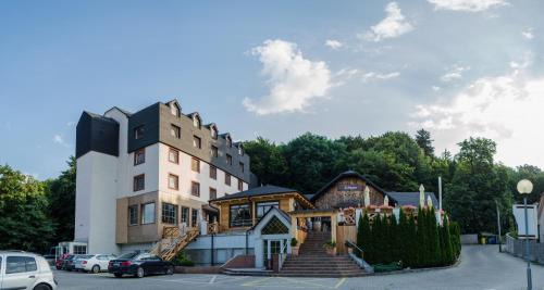 Koliba Hotel | Hotel West