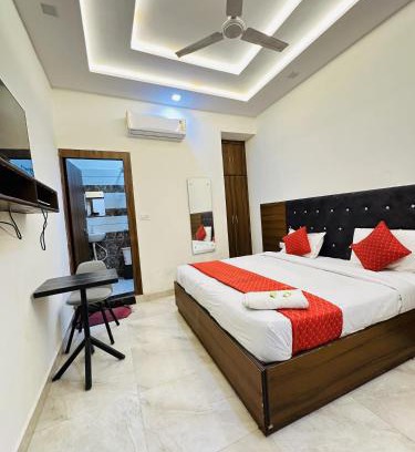 Taj Ganj Hotel | Hotel White Town