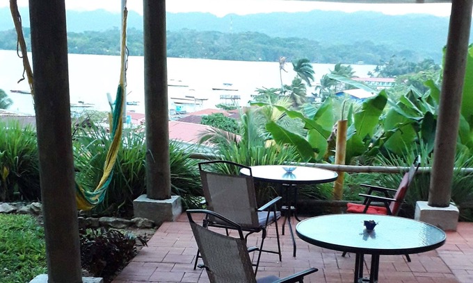 Puerto Barrios House | Hotel y Restaurante Casa Escondida