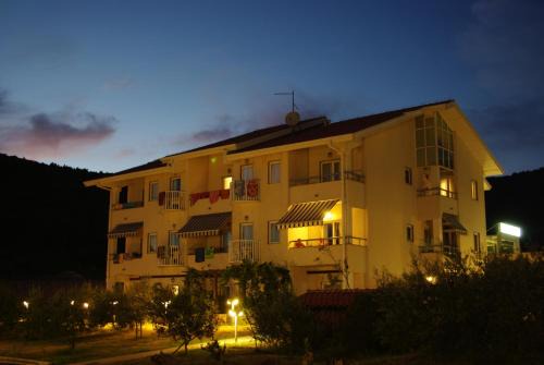 Martinscica Hotel | Hotel Zlatni Lav