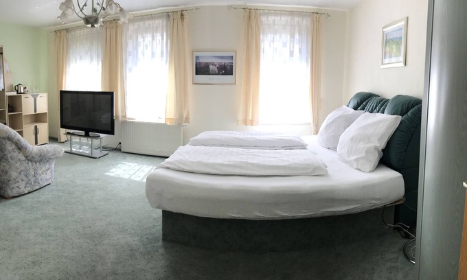 Dorfstadt Hotel | Hotel Zur Sonne