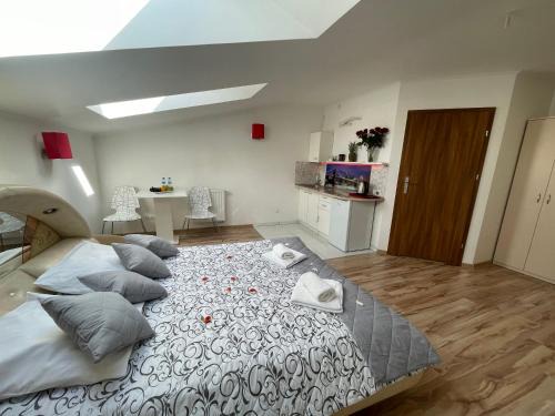 Raszyn Bed & Breakfast | Hotelik Gold