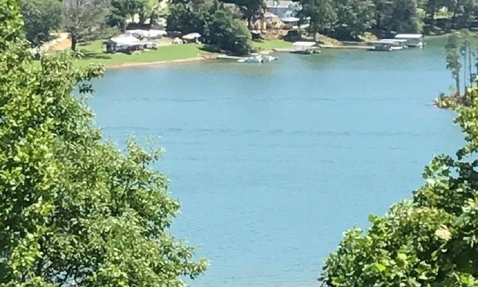 Hiawassee House | HOTLIPS AT COLLINWOOD upstairs Price is on the website Down stairs $125 extra
