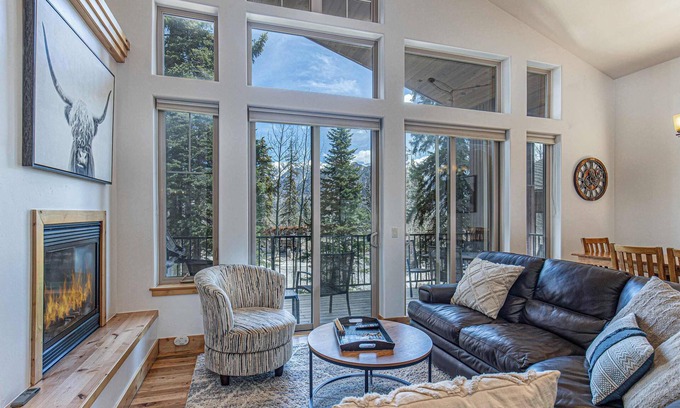 Purgatory House | HotTub-Alpenglow Ski-In Out Family & Pet Friendly