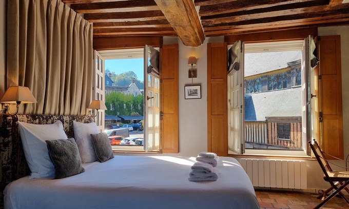 Honfleur Apartment | Houdaille 1 - Bright Suite overlooking the Port of Honfleur
