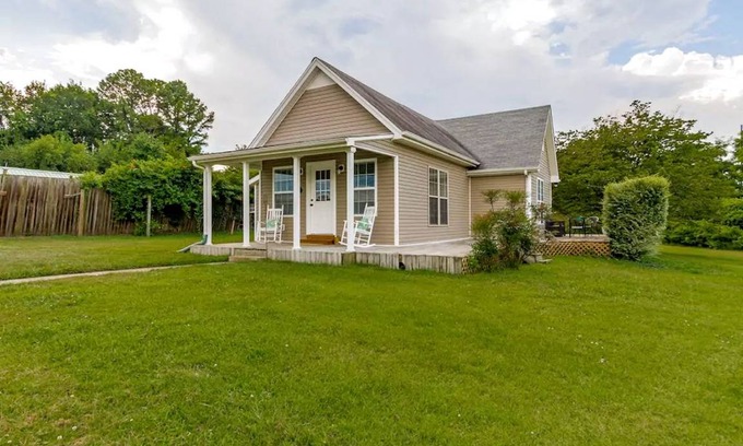 Clarksville House | House ∙ 1 bedroom ∙ 6 guests