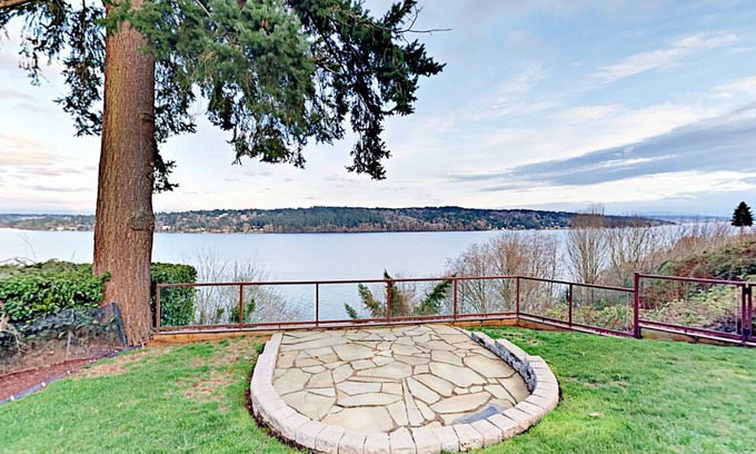 Lake Forest Park House | House ∙ 2 bedrooms ∙ 4 guests