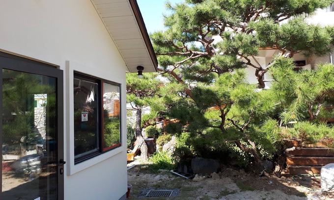 Cheongju House | House (2nd floor only) w/paintings, barbeque grill, garden