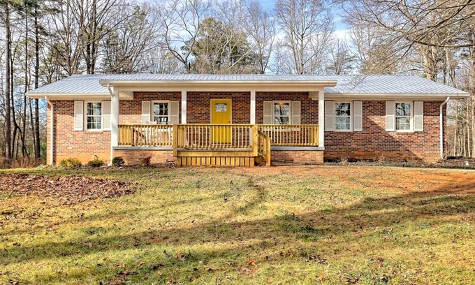 Clarkesville House | House ∙ 3 bedrooms ∙ 6 guests