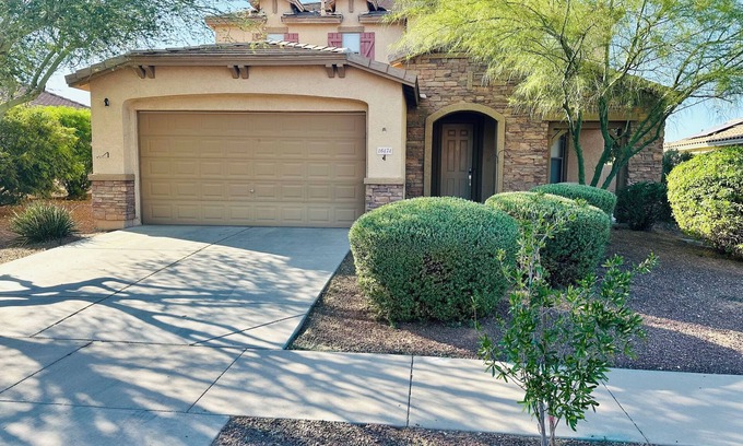 Surprise House | House- 3 Bedroom/Loft/2 full bath/1 half bath