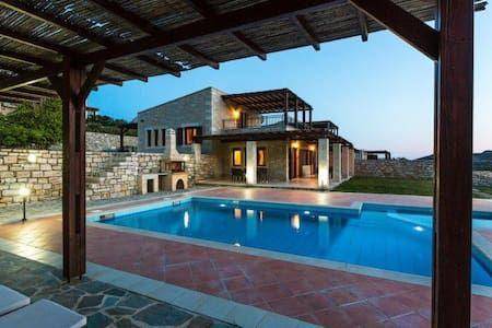 Lefkogeia House | House ∙ 3 bedrooms ∙ 6 guests