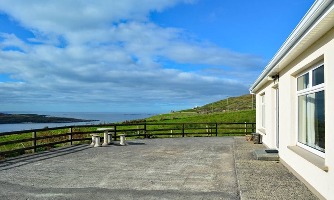 Clifden House | House ∙ 3 bedrooms ∙ 6 guests