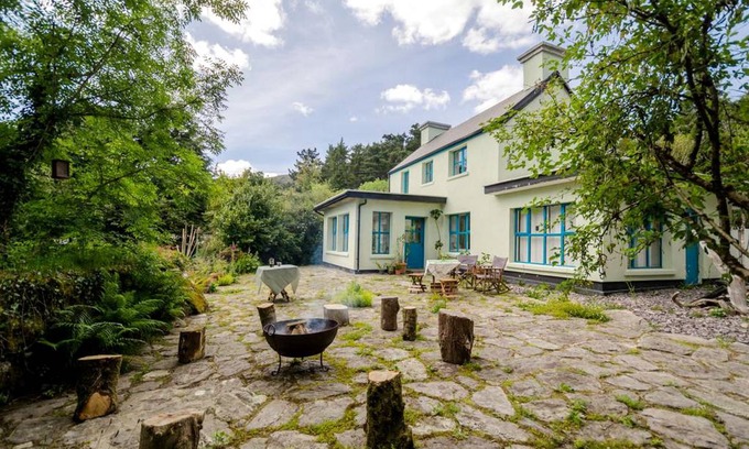 Glengarriff House | House ∙ 4 bedrooms ∙ 6 guests