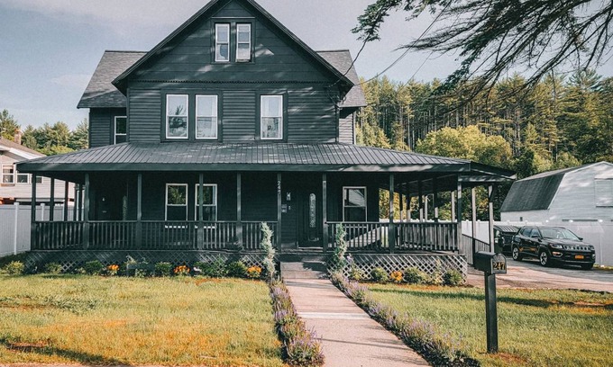 Warrensburg House | House ∙ 6 bedrooms ∙ 16 guests