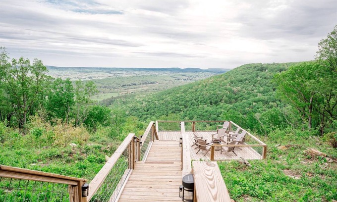 Fort Payne House | House ∙ 6 bedrooms ∙ 18 guests