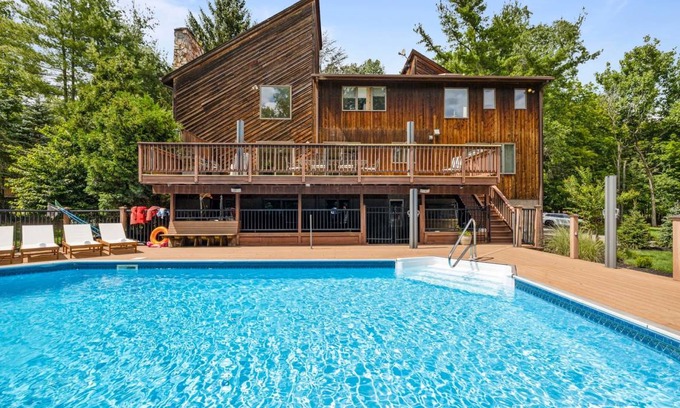 Airmont House | House ∙ 7 bedrooms ∙ 14 guests