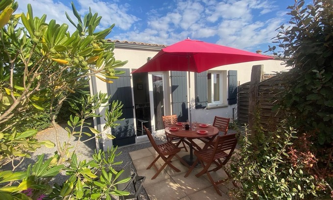 La Rochelle House | House 700m from the beach with garden for 4/pers and private parking/ref : Ang T2