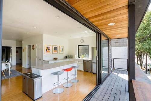 Alphabet Historic District House | House ∙ 8 bedrooms ∙ 16 guests