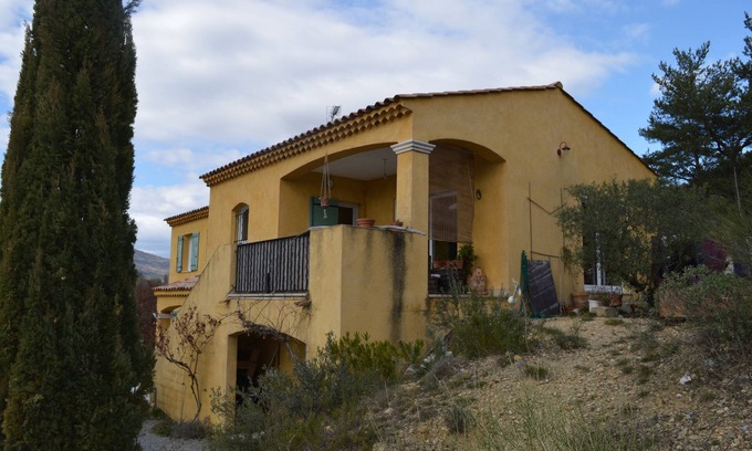 Digne-les-Bains House | house at the foot of a hill