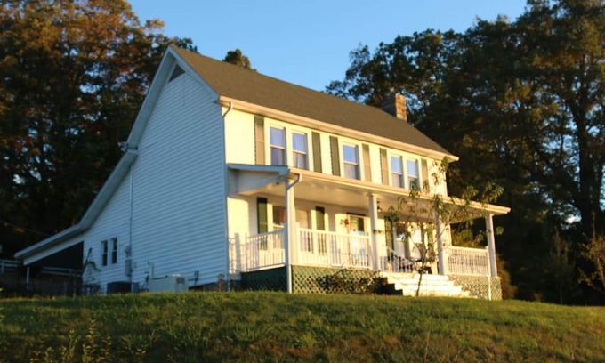 Flat Top House | House · Awesome Flat Top Farmhouse - Ashwood Rentals