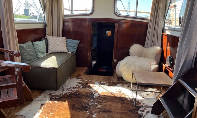Uitdam Boat Rental | House Boat/Classic Yaght