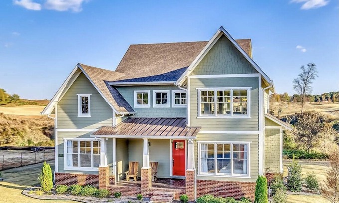 Prattville House | House Built For Groups - 4 Suites, 8 Beds, 5 TV's!