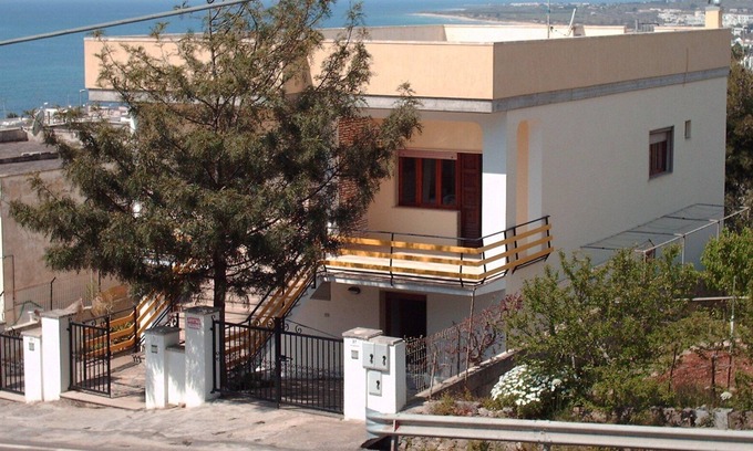 Torre Vado Apartment | House detached villa with sea views, garden and car parking