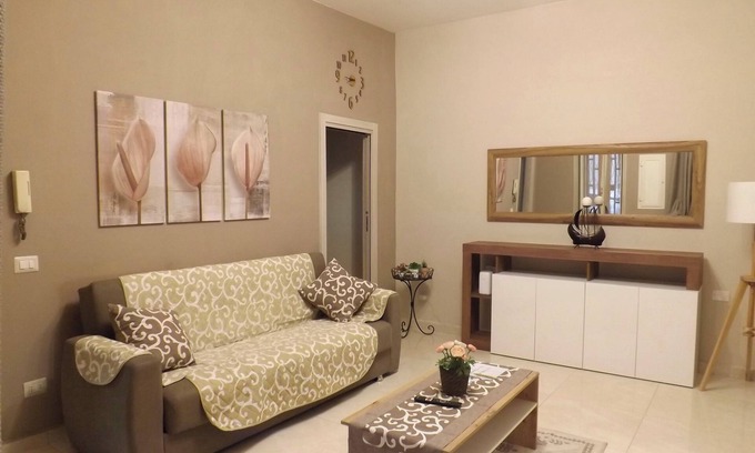 Secondigliano House | House DuezeroSei nearby the airport of Naples