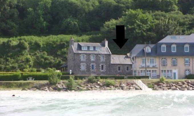 Plestin-les-Greves House | House facing huge beach of St Efflam