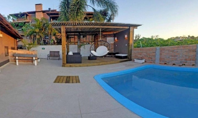 Praia do Rosa House | House for 8 people 500 meters from the sea