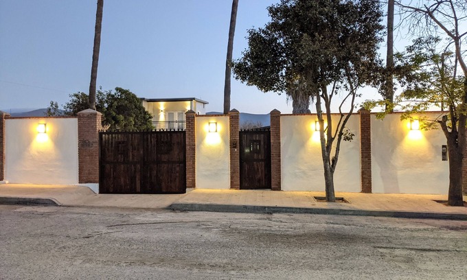 Ensenada House | House in a residential zone, gated parking