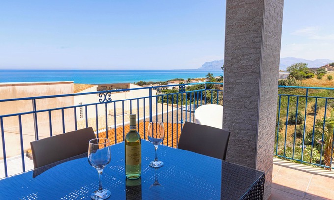 Alcamo Marina House | HOUSE IN A TYPICAL VILLA 150 METERS FROM THE SEA WIFI CAR RENTAL