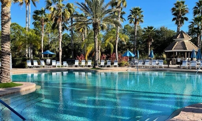 Venice House | House in gated community Stoneybrook/stunning pool/near beaches/golf/parks