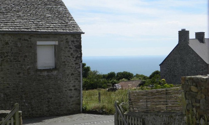 Herqueville Cottage | House in La Hague with enclosed garden, parking and pets allowed