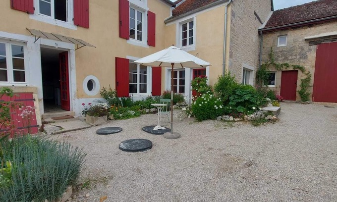 Lucey House | House in the Burgundy and Champagne National Forest Park.