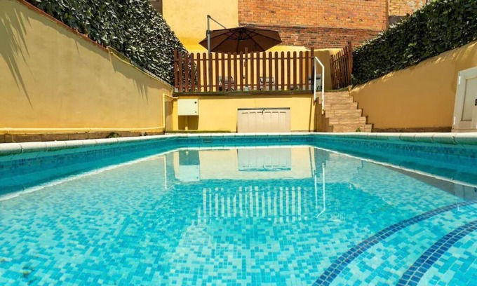 Calella House | House in the center for 12 with pool 400m from the beach