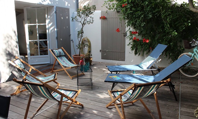 Saint-Martin-de-Re House | House in the heart of St Martin de Ré outside and garage 6 people 3 bedrooms