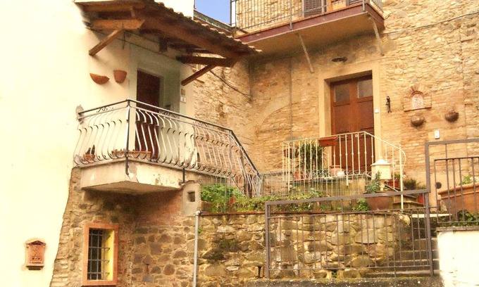 Chianni House | house in the historic village in the Tuscan hills