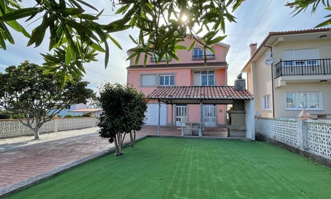 Carnota Ski Chalet | House in the middle of Carnota Beach, considered one of the best in Europe.